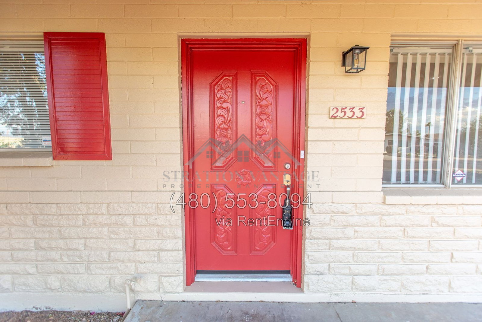 Building Photo - 2533 E Blanche Dr