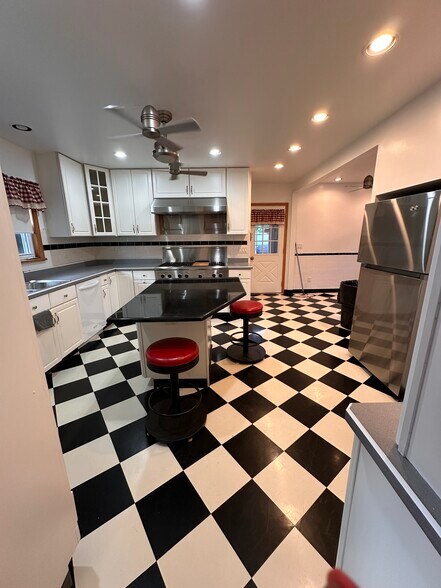 Building Photo - 30 Mabbett St