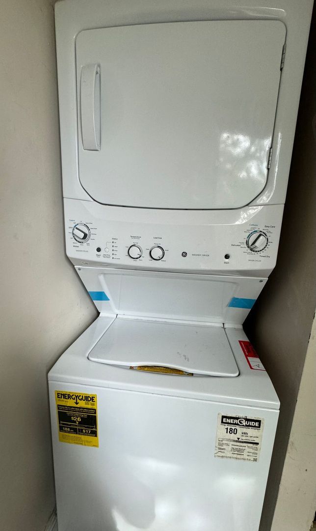 Building Photo - 112 Linden St