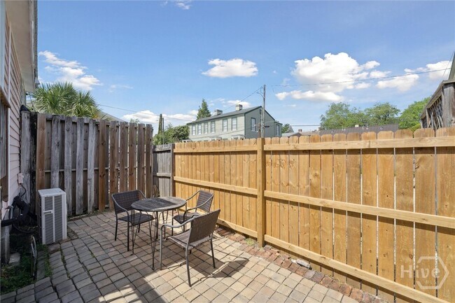 Building Photo - 526 E Charlton St