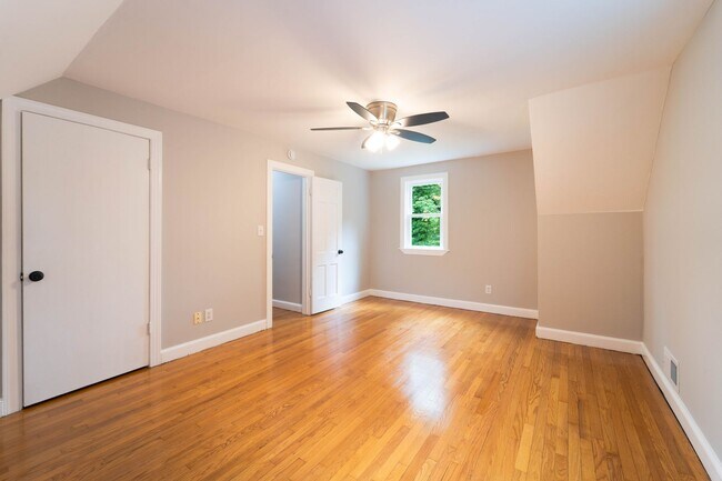 Building Photo - Beautiful Home With an Excellent Location in Potomac, MD