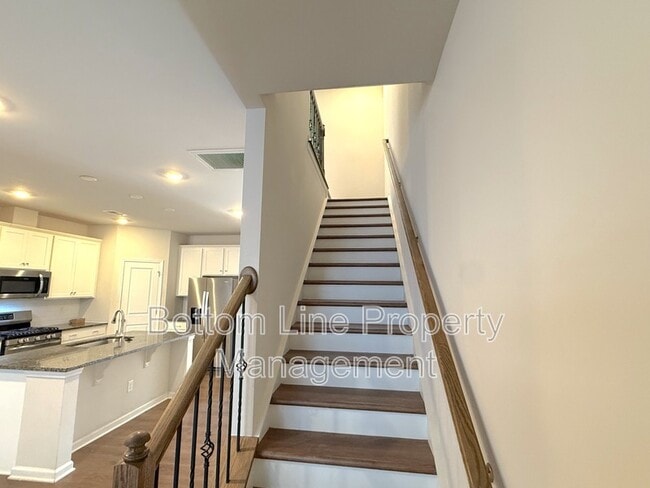 Building Photo - 15708 Country House St