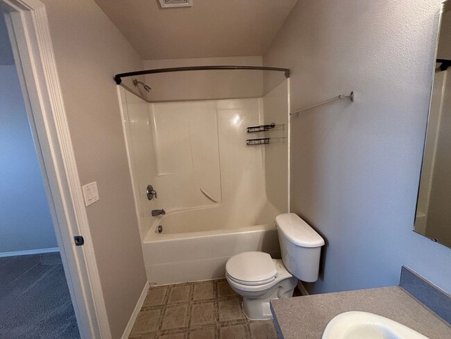 Building Photo - 3 Bedroom 2.5 Bath Two Story Duplex