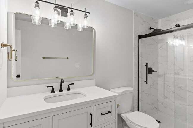 Building Photo - Gorgeous South Hill Home