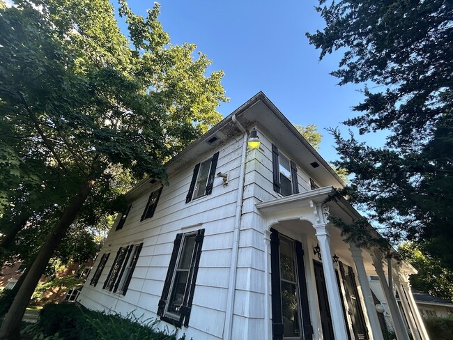 Building Photo - 227 N 1st St