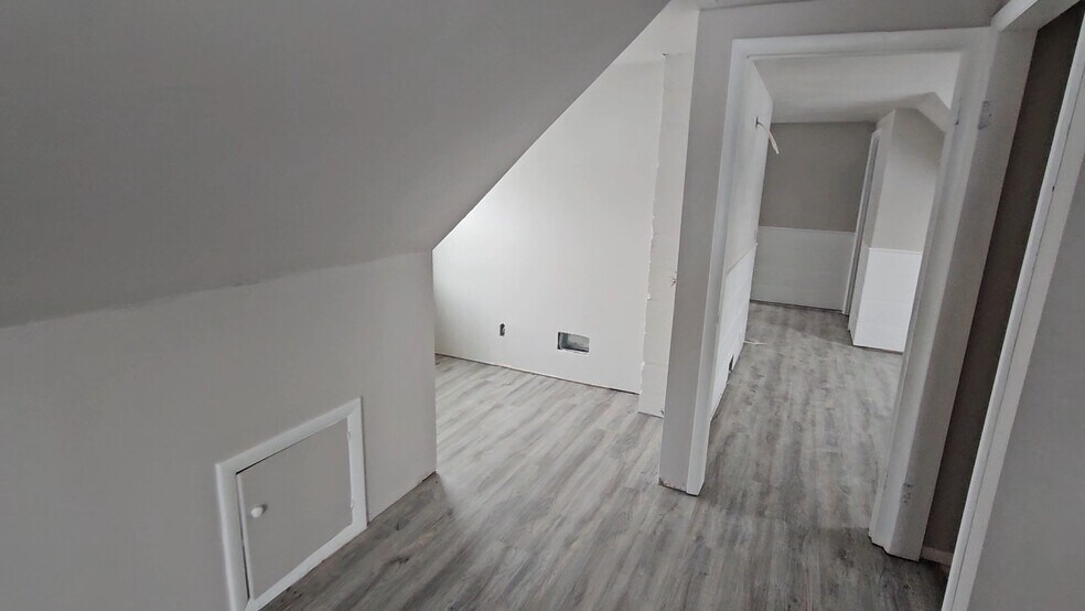 Building Photo - 6209 Pleasant Ave