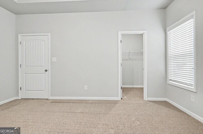 Building Photo - 270 S Ridge