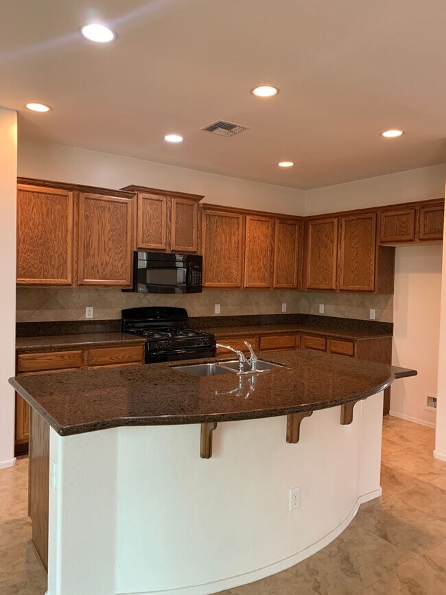Building Photo - AVAILABLE NOW IN OLD STONE RANCH!!!!