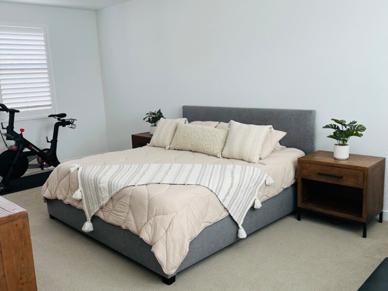 Building Photo - 9918 E Tahoe Ave