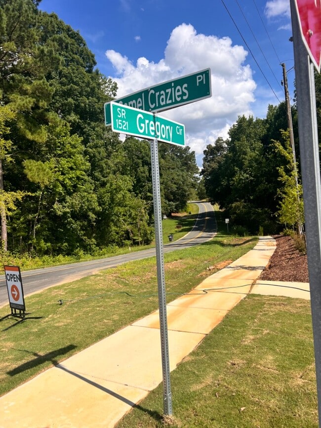 Building Photo - 52 Camel Crazies Pl