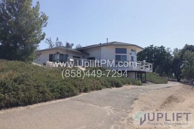 Building Photo - 1425 Cedar St