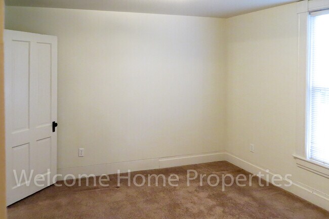 Building Photo - Comfortable 2 Bedroom Home With Shade Trees