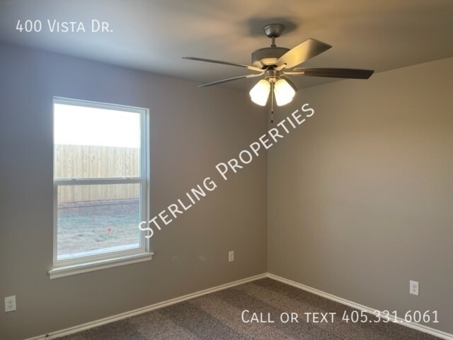 Building Photo - 400 Vista Dr