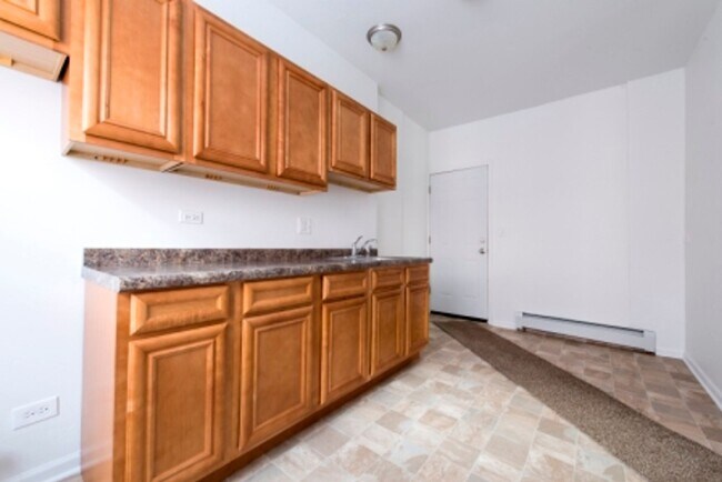 Building Photo - 4815 W Monroe