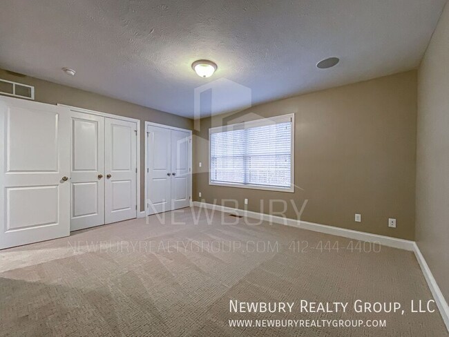 Building Photo - 2 Bedroom, 2.5 Bath Townhome - Discover th...