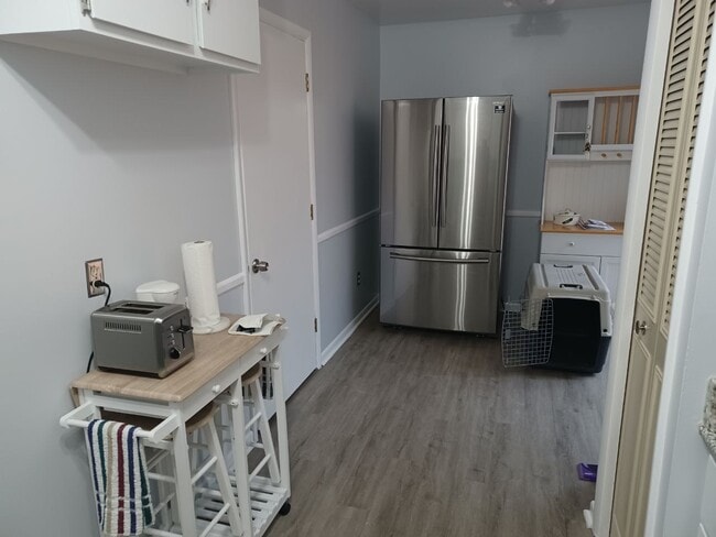 Building Photo - 6240 Weiss St