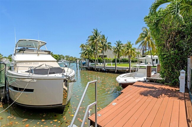 Building Photo - 420 Island Dr
