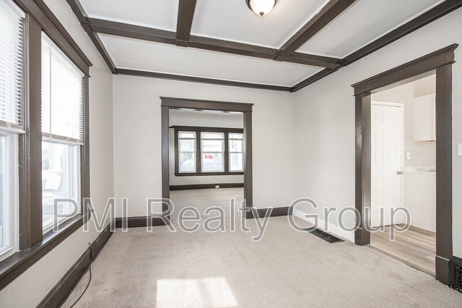 Building Photo - 476 E 108th St