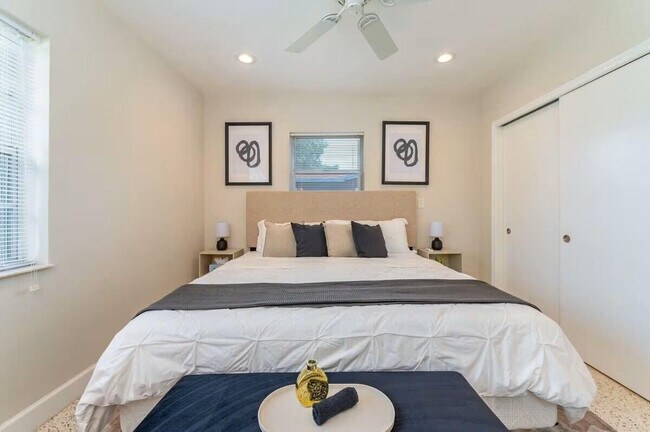 Building Photo - 176 SE 27th Pl