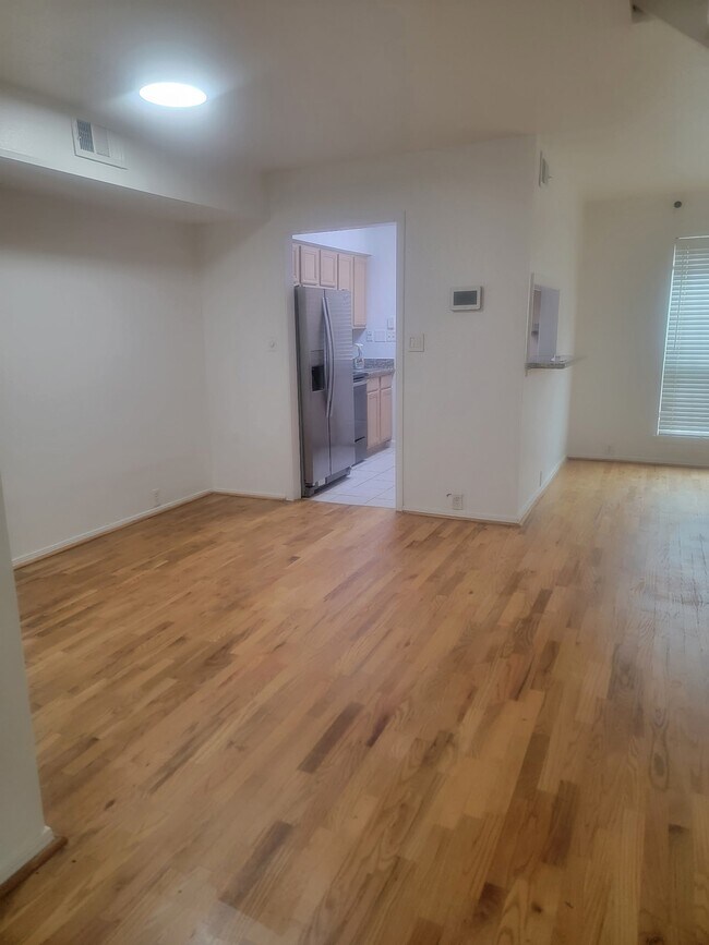 Building Photo - 3303 W Greenridge Dr