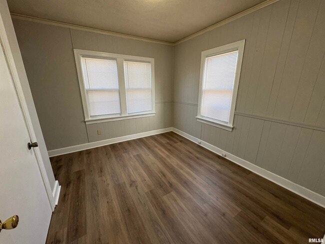 Building Photo - 2214 W Tripp Ave