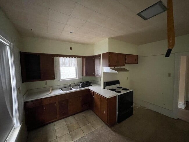 Building Photo - 136 Pottsville St