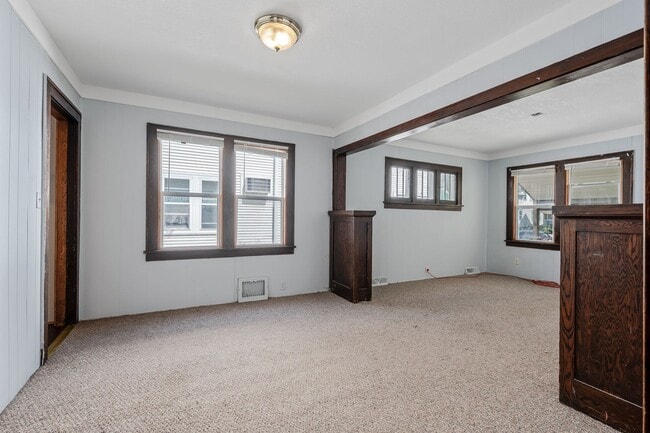 Building Photo - SPACIOUS 4BD/2BA House in the heart of Como near U of M! Avail. 9/1/26!