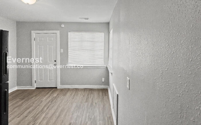 Building Photo - 1012 4th Ave W