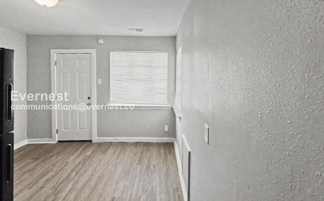 Building Photo - 1012 4th Ave W