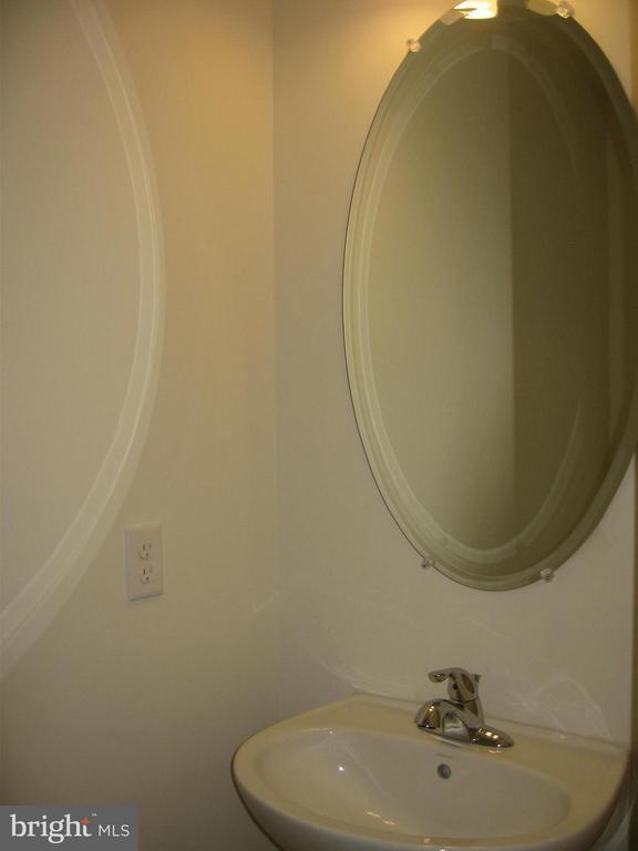 Building Photo - 21 Darien Dr