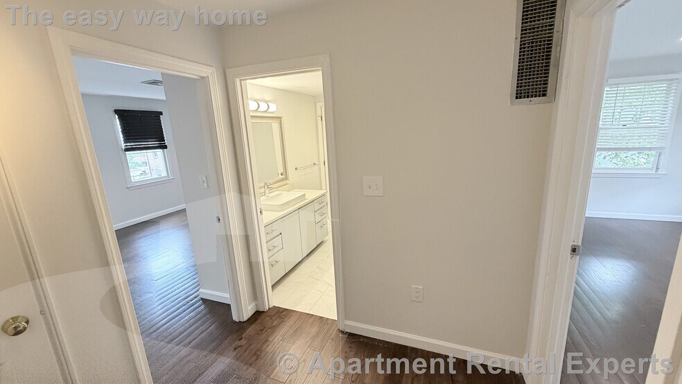 Building Photo - 2 Glenbrook Ln
