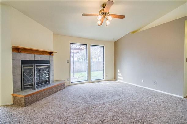 Building Photo - Charming Single Level Home with Open Floor...