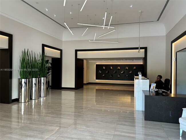 Building Photo - 16425 Collins Ave