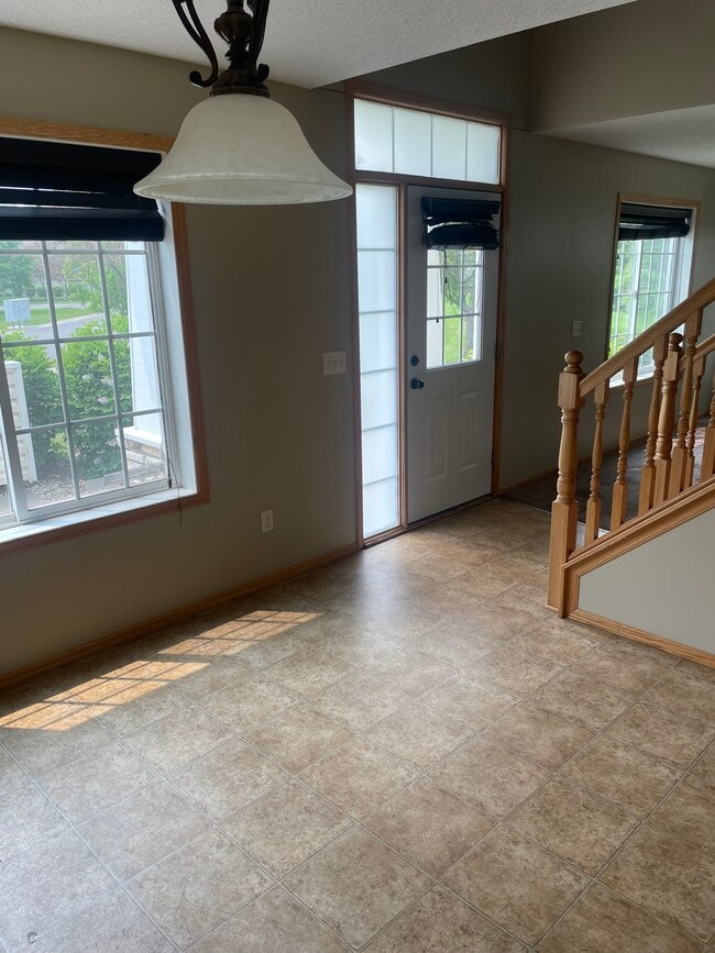 Building Photo - 15398 Radium St NW