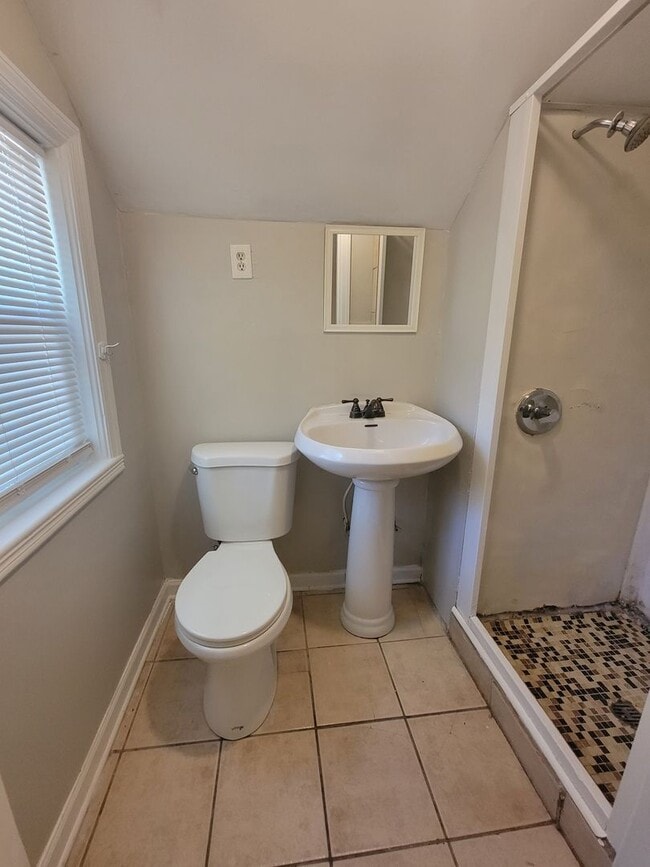 Building Photo - No Luxury Bells and Whistles But a Nice Clean Historic Home