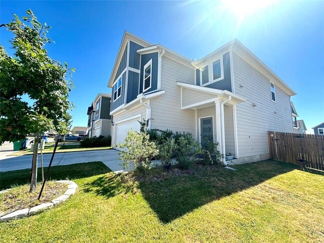 Building Photo - 15701 Ellinger Dr