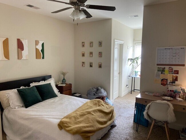 Building Photo - 4BR/4.5BA For Rent