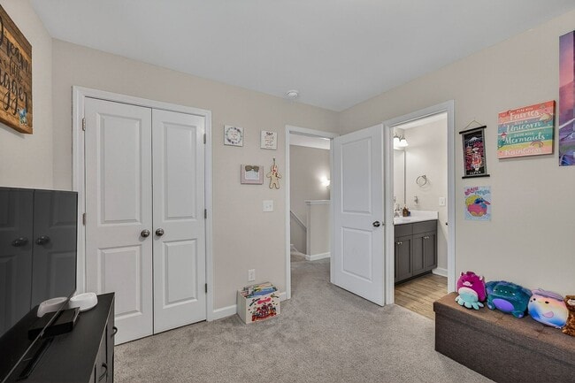 Building Photo - 312 Cotton Hl Pl