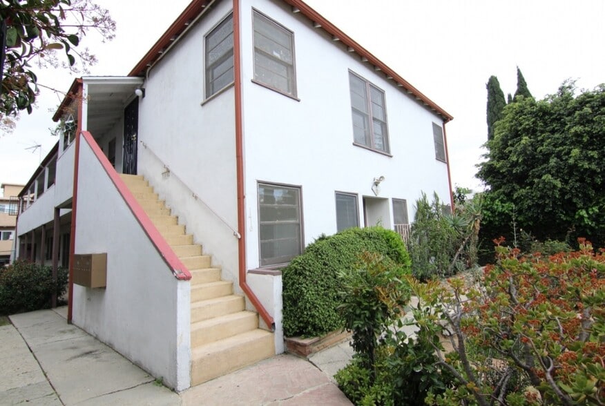 Building Photo - 1410 N Kenmore Ave