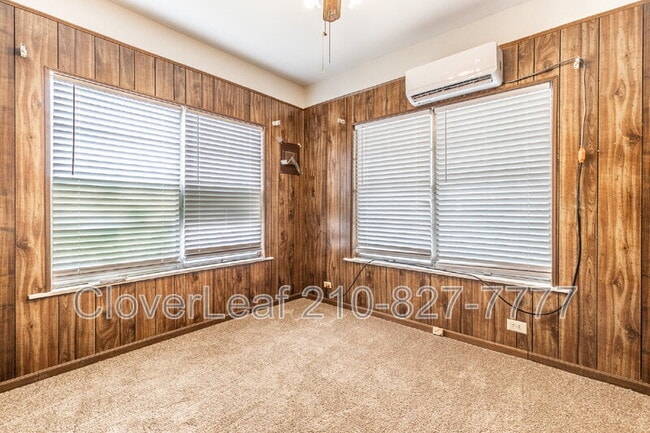 Building Photo - 3402 W Travis St