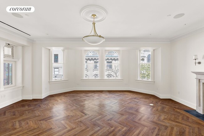 Building Photo - 4 E 64th St