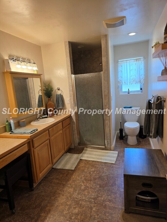 Building Photo - AVAILABLE NOW - 2 Bed/ 1 Bath Atascadero Home