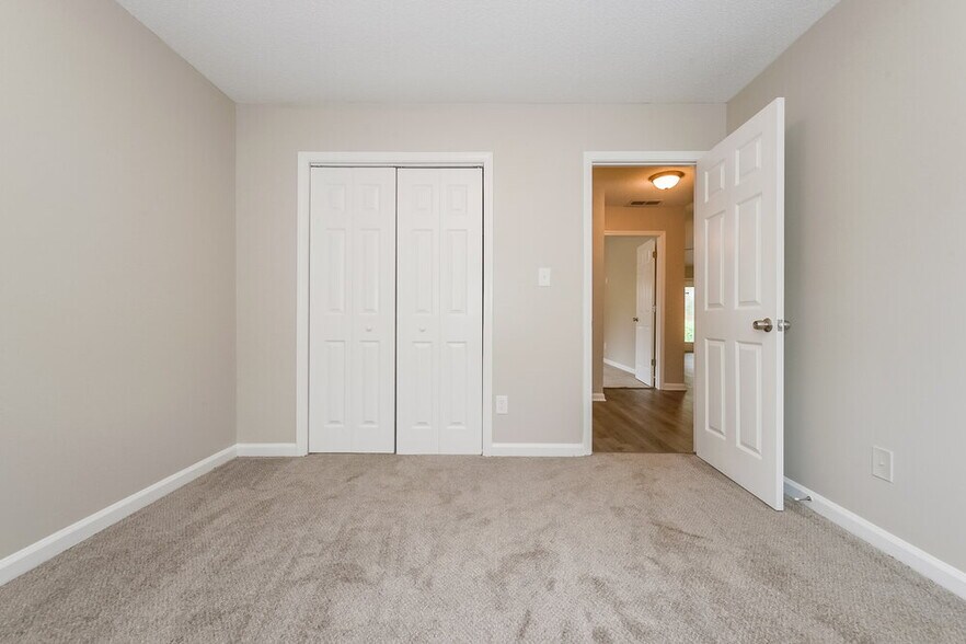 Building Photo - 317 Brookside Dr