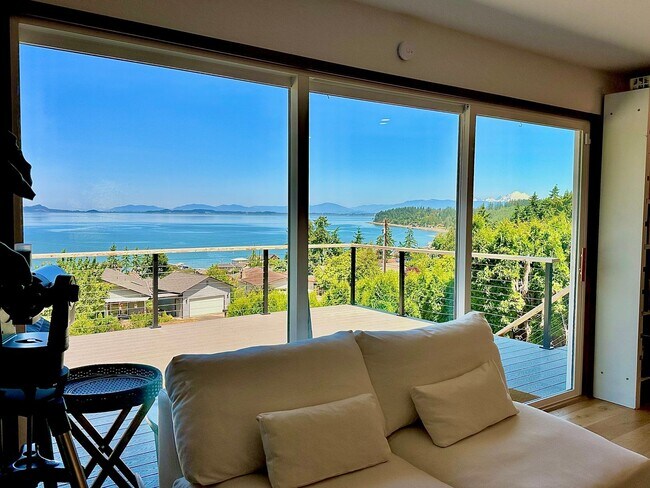 Building Photo - Rental with Views of Utsalady Bay and Mt B...