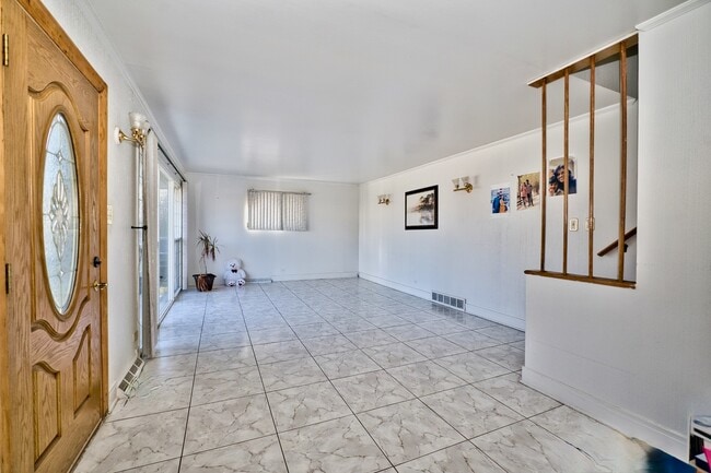Building Photo - 7014 Kilbourn Ave
