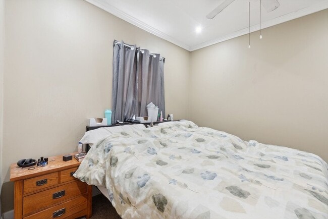 Building Photo - 503 Iowa St