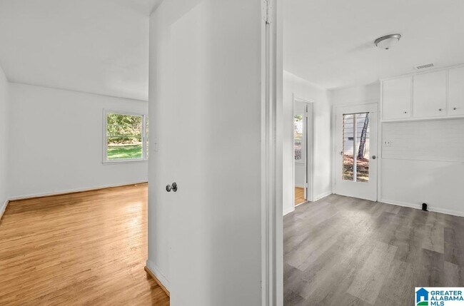 Building Photo - 9805 Red Mill Rd