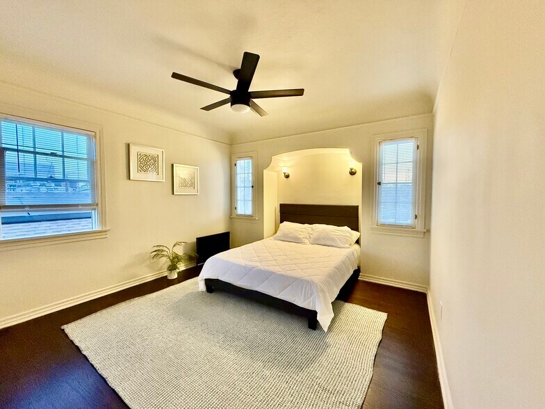 Building Photo - 211 Corona Ave