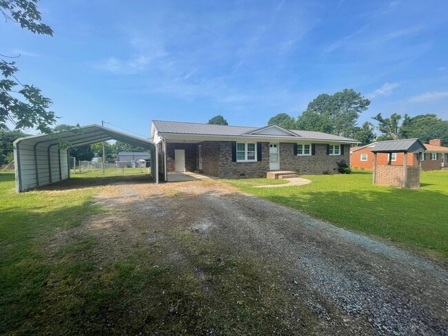 Primary Photo - Welcome to this charming 3-bedroom, 2-bath...