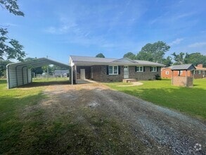 Building Photo - Welcome to this charming 3-bedroom, 2-bath...
